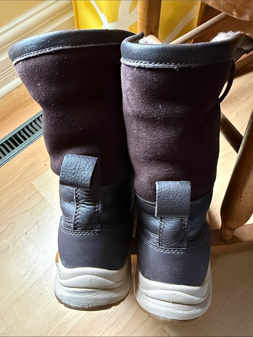 UGG Adirondack III Waterproof Winter Boots Women’s Size 9 - Picture 7 of 7